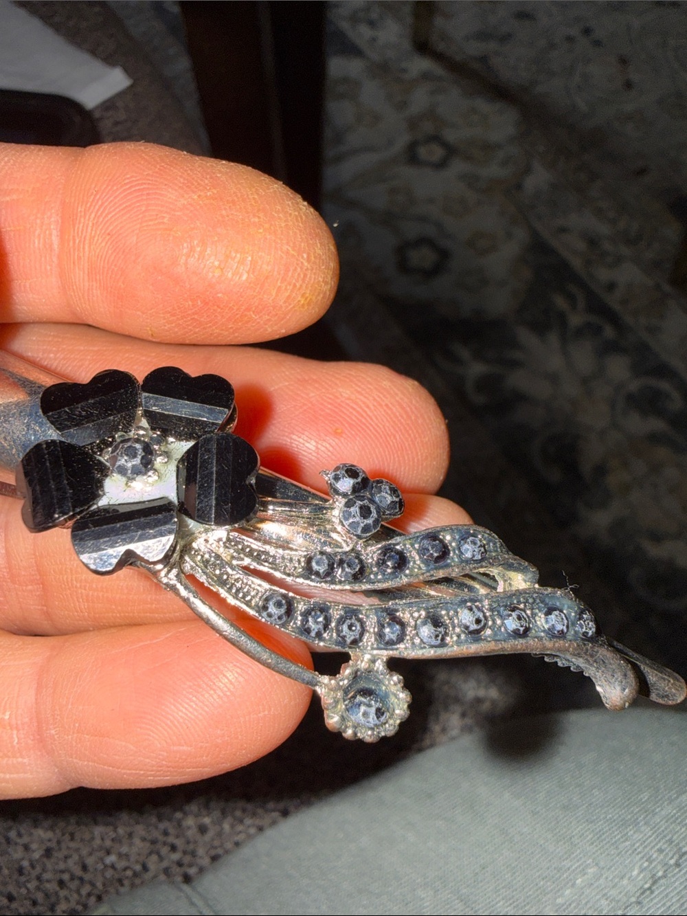ELEGANT BLACK CRYSTAL FLOWER HAIR CLIP
